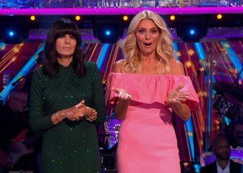 Obožavatelji Strictly Come Dancinga ostali su u šoku jer je prvi natjecatelj koji je napustio PROCURIO online u velikom spojleru