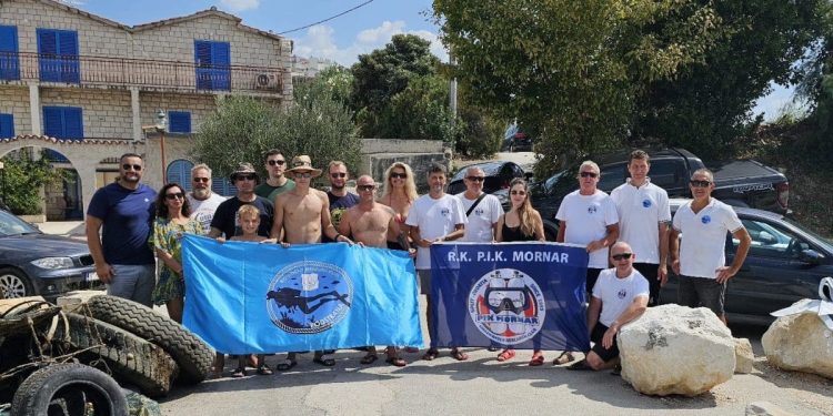 Odrađena još jedna ekološka akcija u Podstrani: Čistilo se podmorje lučice Strožanac