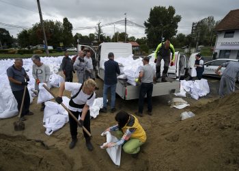 Ogroman vodeni val ide Dunavom, Orban stigao na granicu: Pripremaju se za najgore