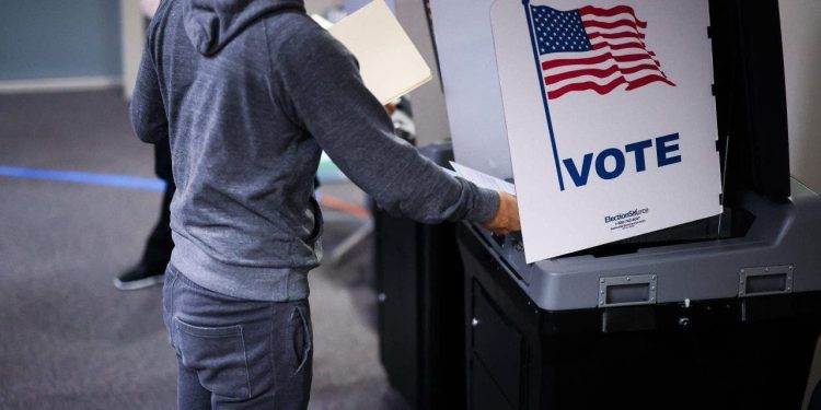 Ogromna većina crnačkih birača swing-state podržava Harrisa umjesto Trumpa