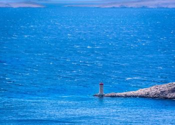 Olujna bura pod Velebitom, na otocima pijavice i neverini