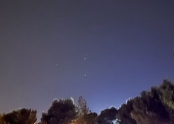 Opet čudna svjetlost iznad Splita: “Išli su svake dvije minute jedan za drugim…”