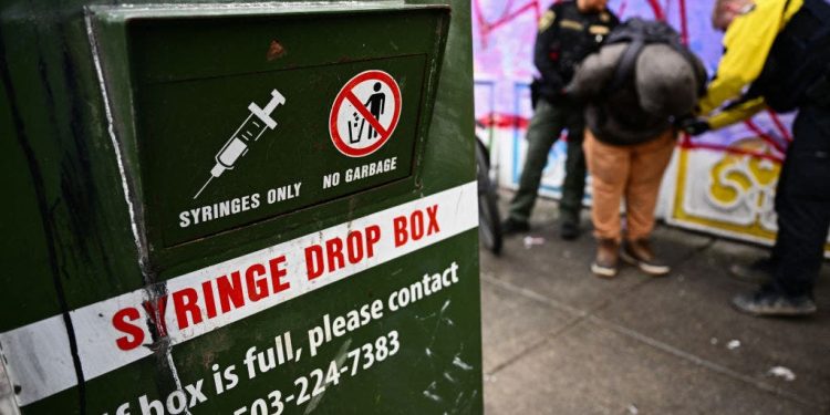 Oregon mijenja smjer i ponovno kriminalizira posjedovanje droge