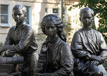 Otkriven spomenik ruskoj carici — RT Rusija i bivši Sovjetski Savez