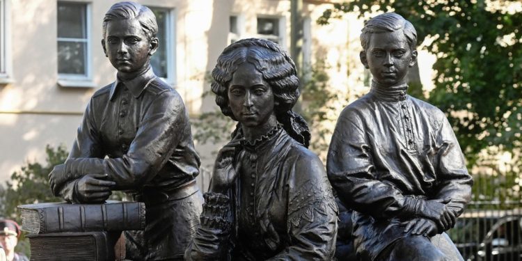 Otkriven spomenik ruskoj carici — RT Rusija i bivši Sovjetski Savez