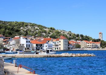 POČELO JE Zbog protupravne gradnje policija digla kaznenu prijavu protiv žene u Tisnom