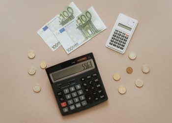 PODACI ZA OSAM MJESECI Od poreza prikupljeno oko 1,3 milijarde KM više novca nego lani