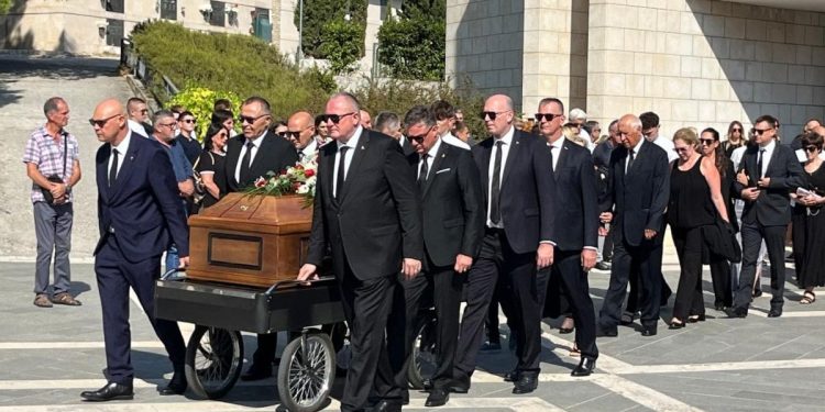 POSLJEDNJI OPROŠTAJ Na Lovrincu pokopan Mislav Bezmalinović