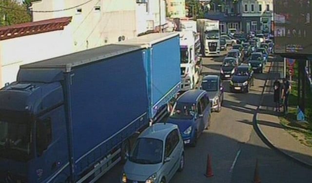 PROMETNE GUŽVE Duga čekanja na izlazima iz BiH, na određenim dijelovima u tijeku radovi i sanacije