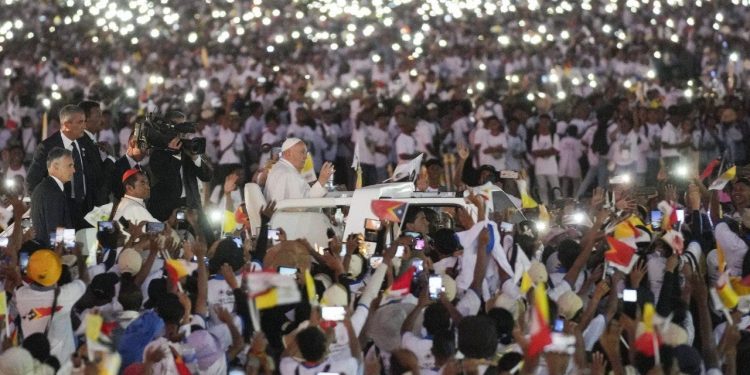 Papa Franjo slavi misu sa 600 tisuća ljudi u Istočnom Timoru, što je gotovo polovica stanovništva