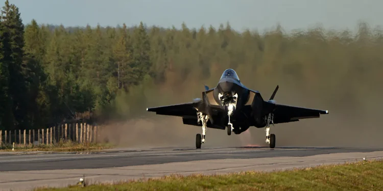 Par F-35 američkih zračnih snaga stvara povijest u Finskoj