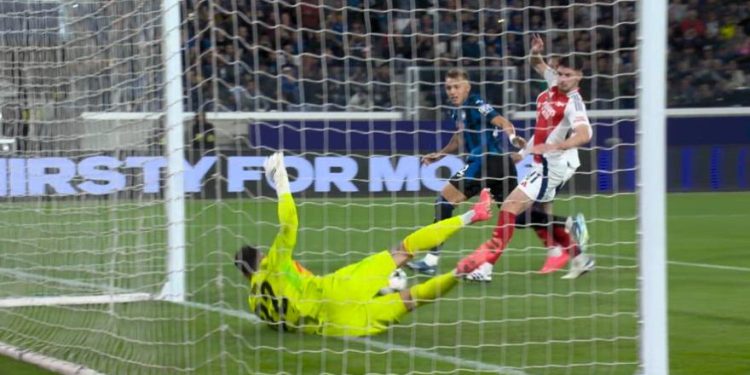 Penal i skok: Raya senzacionalno dvostruko obranio Reteguija u utakmici Atalanta-Arsenal