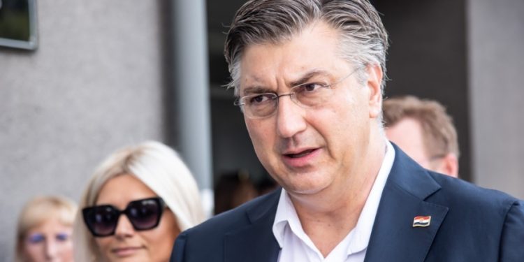 Plenković nakon sjednice stranke najavio veliku stvar: Odlazi stati uz zatvorenog Hrvata
