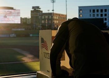 Počinje glasovanje u odsutnosti u Delawareu, Indiani, New Jerseyju, Oklahomi, Rhode Islandu, Tennesseeju i Vermontu