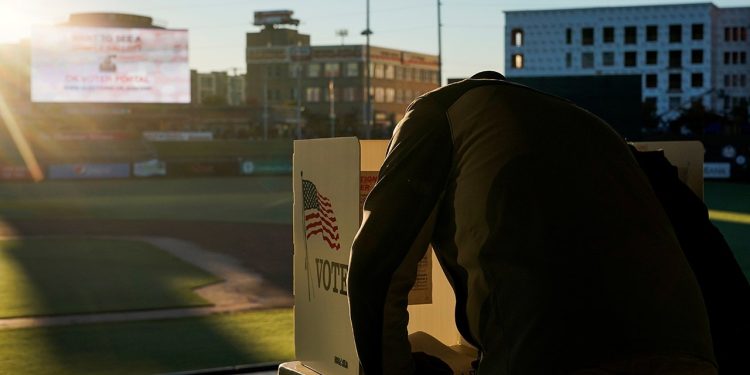 Počinje glasovanje u odsutnosti u Delawareu, Indiani, New Jerseyju, Oklahomi, Rhode Islandu, Tennesseeju i Vermontu