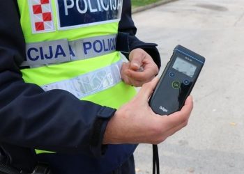 Policija sinoć u Sinju zaustavila 15 pijanih vozača, najpijaniji napuhao 2.56 promila