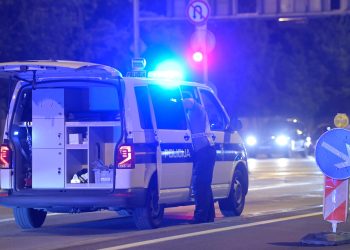 Policijska potjera završila teškom nesrećom: Vozač se zabio u stup, ozlijeđeno 10 osoba