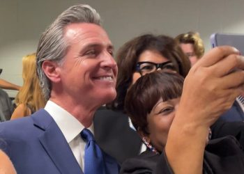 Ponovno na tragu: glavni Bidenov surogat Newsom sada vodi kampanju za Harrisa