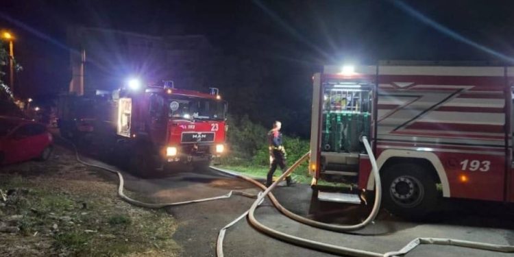 Ponovno požar u Žrnovnici – na teren noćas izašla 43 vatrogasca!