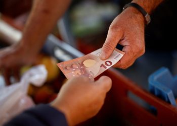 Potrošači u eurozoni očekuju brži rast inflacije od plaća