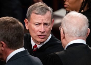 Pravni stručnjaci upozoravaju da su najnovija curenja informacija s Vrhovnog suda ‘iznimno destruktivna’