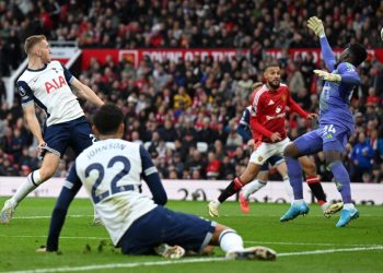 Premier, Manchester United-Tottenham 0-3, Ipswich-Aston Villa 2-2