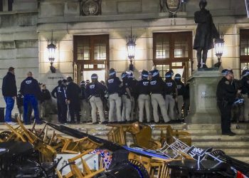 Privremeni predsjednik Kolumbije ispričava se prosvjednicima koji su okupirali kampus za ‘povredu’ koju je prouzročila NYPD