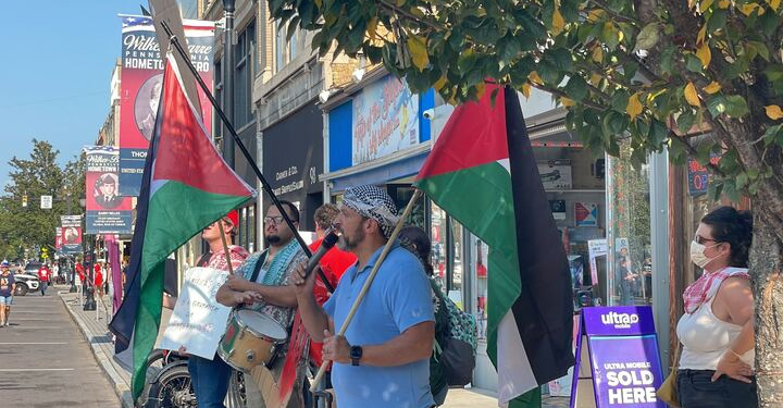 Propalestinski prosvjednici rugaju se sudionicima skupa Harrisa dok veep pristaša uzvraća: Što je s Hamasom?