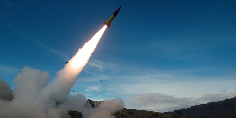 Putin upozorava SAD i NATO da riskiraju rat s Rusijom ako se Ukrajini ukinu zabrane dugometnih napada