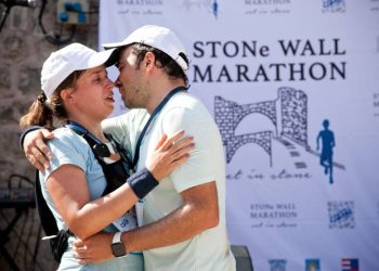 ROMANTIKA I SPORT Protrčali zajedno kroz cilj maratona u Stonu pa se