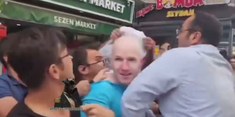 Rulja napala američke vojnike u Izmiru, jednome nabili vreću na glavu: Jenkiji idite kući