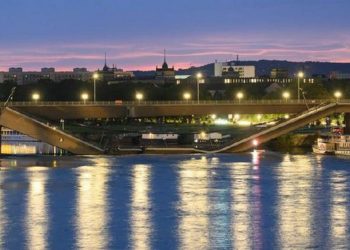 Rušenje mosta u Dresdenu prekinulo promet (VIDEO) — RT World News