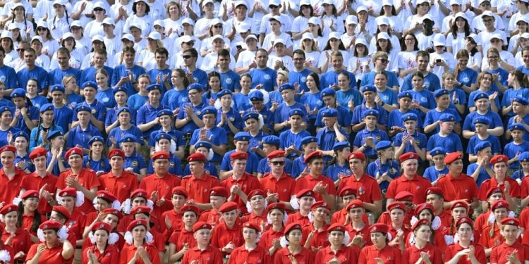 Rusija naziva glavne prijetnje mladima u zemlji — RT Rusija i bivši Sovjetski Savez