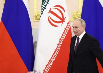 Ruski Šojgu sletio je u Iran zbog zabrinutosti SAD-a i UK-a oko navodnog nuklearnog sporazuma