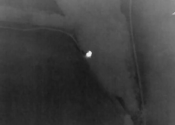 Ruski dron uništio haubicu američke proizvodnje u Ukrajini – MORH (VIDEO) — RT Rusija i bivši Sovjetski Savez