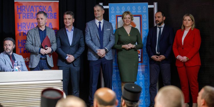 SDSS inzistira na strožim kaznama za govor mržnje: ‘Na našem jeziku grade političke platforme’