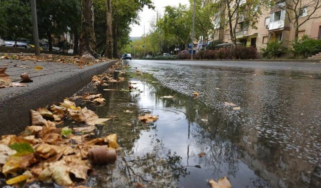 STIŽU PADALINE U jednom dijelu BiH bit će izraženije, no temperature visoke za ovo doba godine