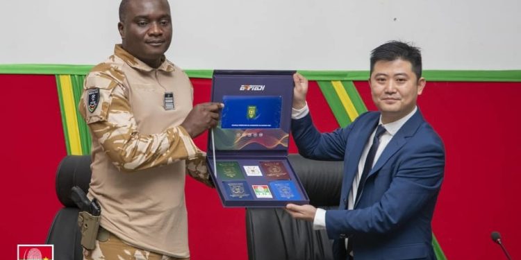 Sahelska država odbija regionalni blok potezom putovnica — RT Afrika