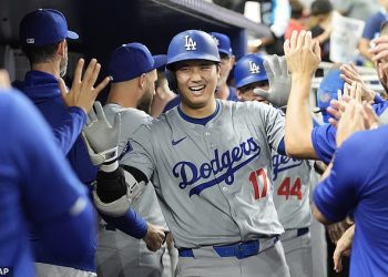 Shohei Ohtani pruža legendarnu MLB izvedbu dok zvijezda Dodgersa od 700 milijuna dolara postiže 50 home runova i 50 stolen baza u dominantnoj noći u Miamiju