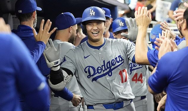 Shohei Ohtani pruža legendarnu MLB izvedbu dok zvijezda Dodgersa od 700 milijuna dolara postiže 50 home runova i 50 stolen baza u dominantnoj noći u Miamiju