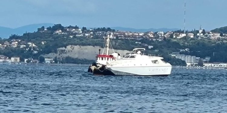 Šibenska tvrtka o tegljenju starog broda iz Slovenije: “Ne ide u rezalište, naprotiv, radi se o rijetkom plovilu