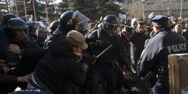 Sjever Kosova na rubu: Vučić traži saveznike na Zapadu