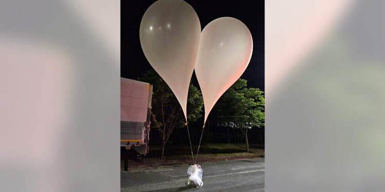 Sjeverna Koreja lansira val balona za smeće prema Južnoj Koreji