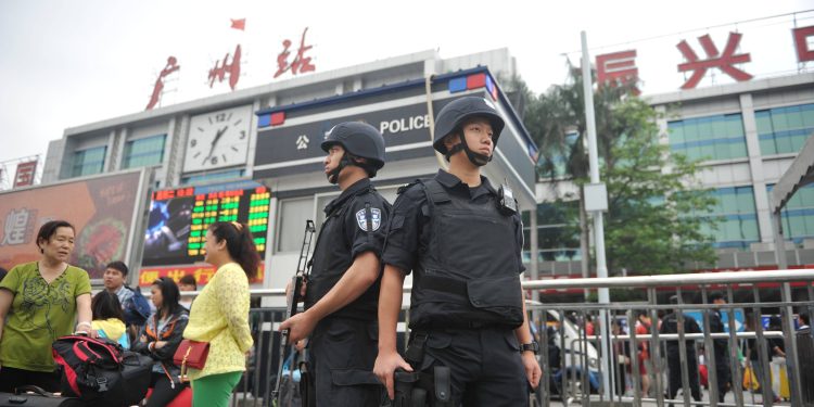 Školski autobus se zabio u gomilu roditelja i učenika: Najmanje 11 mrtvih