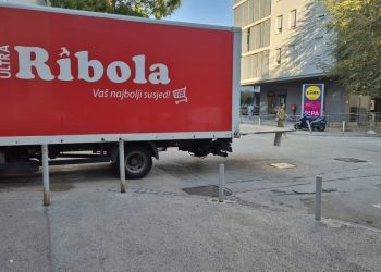 Splićani bijesni i zabrinuti: “Istovaraju robu na pješačkom kad djeca idu u školu, vozači ih ne vide”