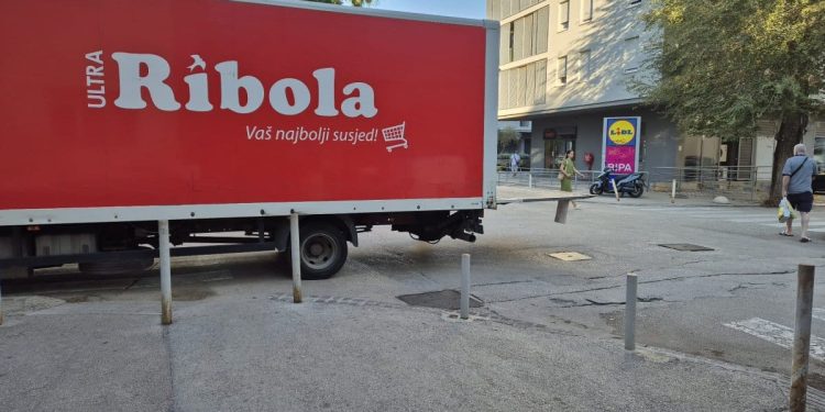 Splićani bijesni i zabrinuti: “Istovaraju robu na pješačkom kad djeca idu u školu, vozači ih ne vide”