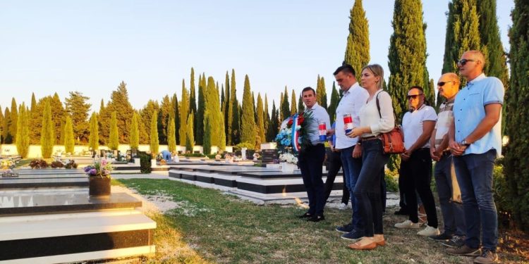 Splitski HDZ-ovci posjetili grob bivšeg gradonačelnika: “Njegovo djelo nikada neće biti zaboravljeno”