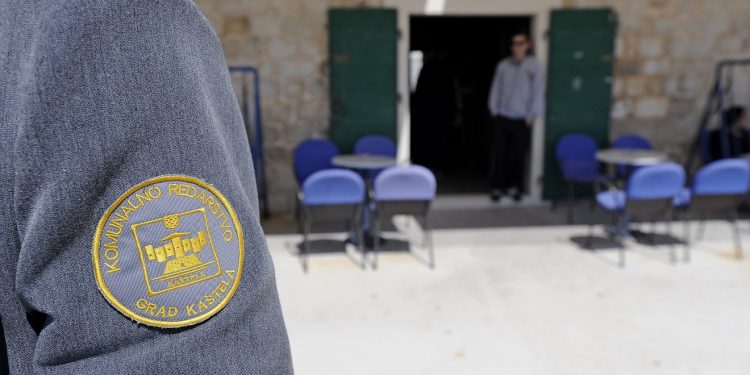 Sporila se s Thompsonom pa redaru priuštila noćnu moru: ‘Gubo plaćenička, odlazi’