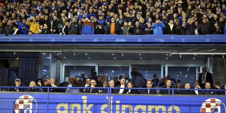 Sportske novosti – Incident na derbiju koji je prošao ispod radara: Kaos u loži, vodeće ljude Hajduka spasila legenda Dinama