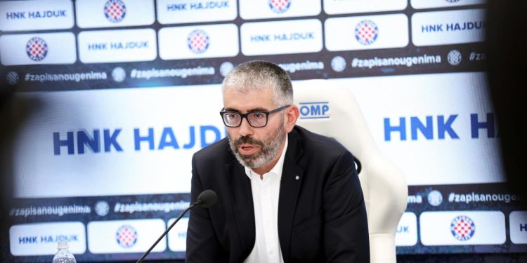 Sportske novosti – Jeličić o predsjedniku Hajduka: ‘Tikovi, zamuckivanje… Bilo ga je tužno gledati. Apsolutno je izgubljen’
